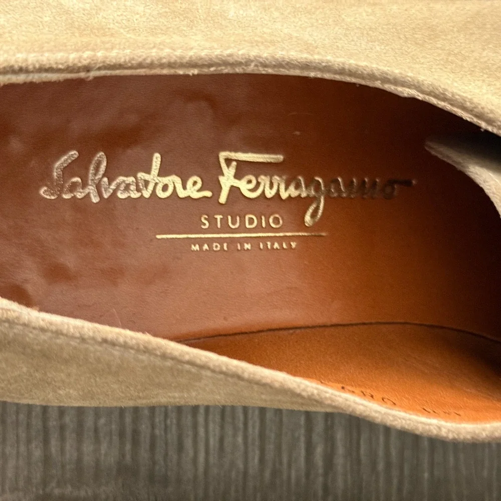 Salvatore Ferragamo Suede Derby Shoes Mens 9 D Vibram Sole Italy Taupe